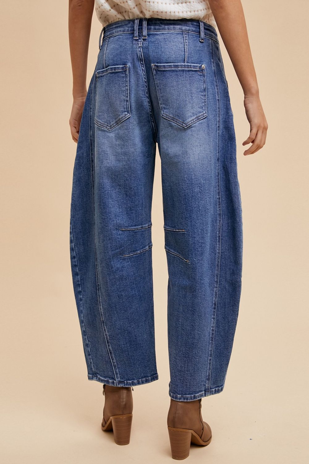 Annie Mid Rise Barrel Leg Jeans with Pockets