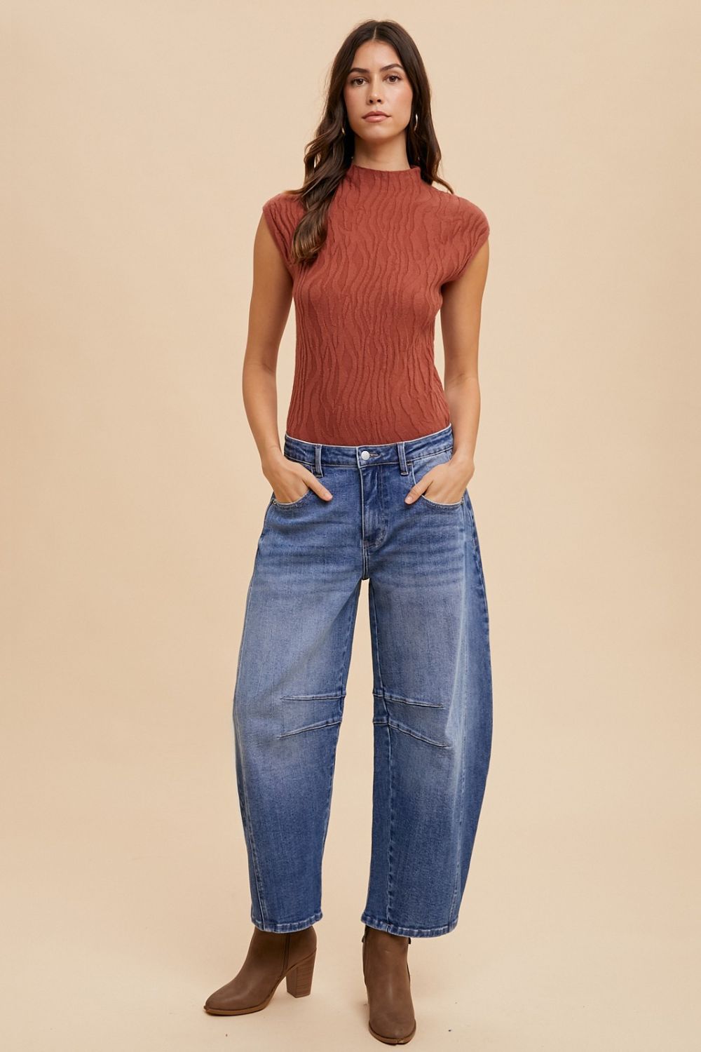 Annie Mid Rise Barrel Leg Jeans with Pockets